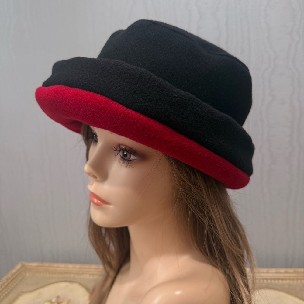 Peter James Wool Cashmere Blend Cloche Hat Black Red Trim